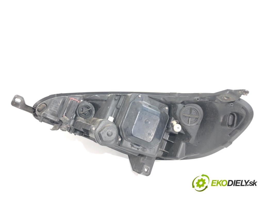 PEUGEOT 407 coupe 2008 155 kW 3.0 V6 2946 světlomet pravý přední část XENON