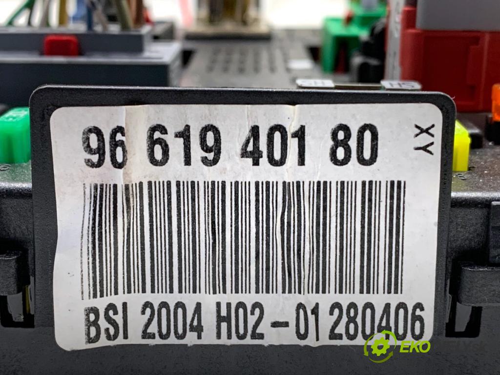 PEUGEOT 407 coupe 2008 155 kW 3.0 V6 2946 modul BSI 9661940180 (Pojistková skříňka)