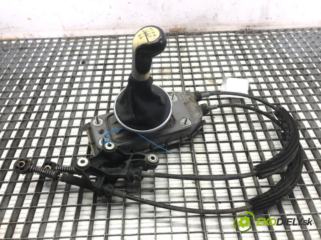 SKODA ROOMSTER nadwozie wielkoprzestrzenne (MPV) 2008 63 kW 1.4 1390 Kulisa 6Q0711061E (Rýchlostná páka (kulisa))