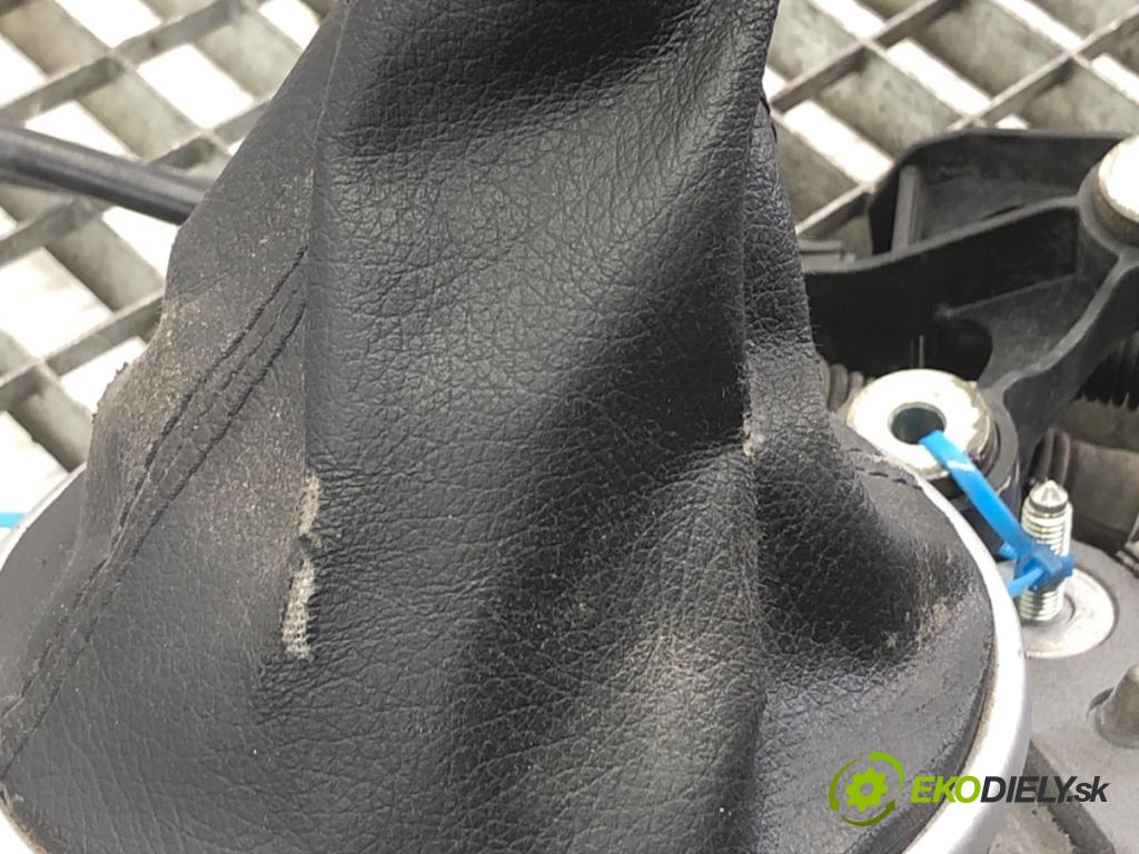 SKODA ROOMSTER nadwozie wielkoprzestrzenne (MPV) 2008 63 kW 1.4 1390 Kulisa 6Q0711061E (Rýchlostná páka (kulisa))