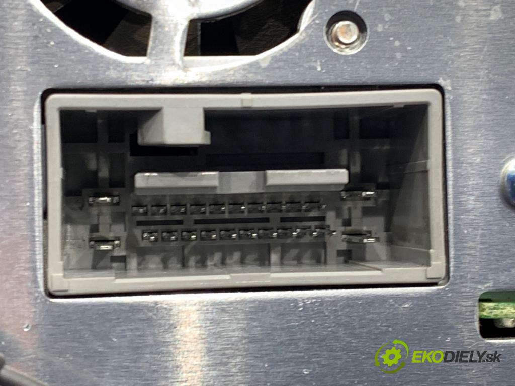 HONDA CR-V III SUV 2008 103 kW 2.2 i-CTDi 4WD (RE6) 2204 RADIO 08A40-2M6-400 (Audio zariadenie)