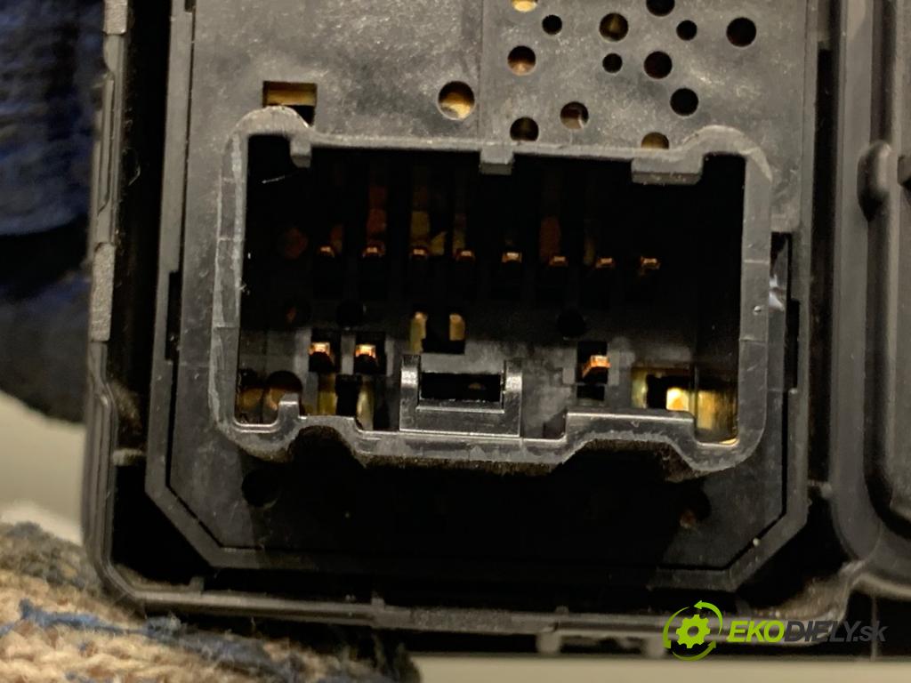 HONDA CR-V III SUV 2008 103 kW 2.2 i-CTDi 4WD (RE6) 2204 Prepínač nastavenia spätných zrkadiel  (Prepínacie páčky pod volantom)