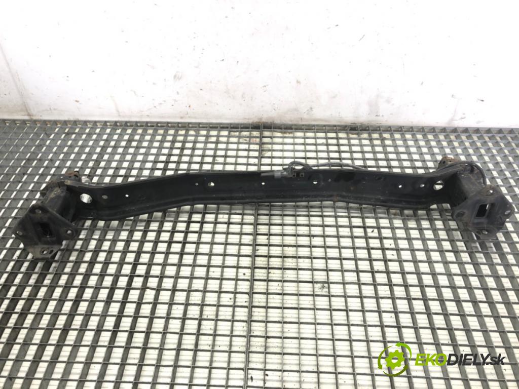 HONDA CR-V III SUV 2008 103 kW 2.2 i-CTDi 4WD (RE6) 2204 výztuha nárazníka přední část  (Přední výztuha)