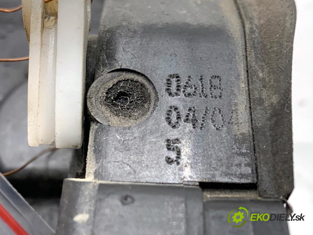 BMW E46 sedan 2002 85 kW 316 i 1596 zámok dveře levý přední část