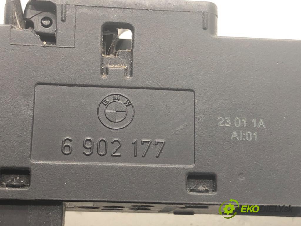 BMW E46 sedan 2002 85 kW 316 i 1596 Prepínač okien 6902176 6902177 (Prepínacie páčky pod volantom)