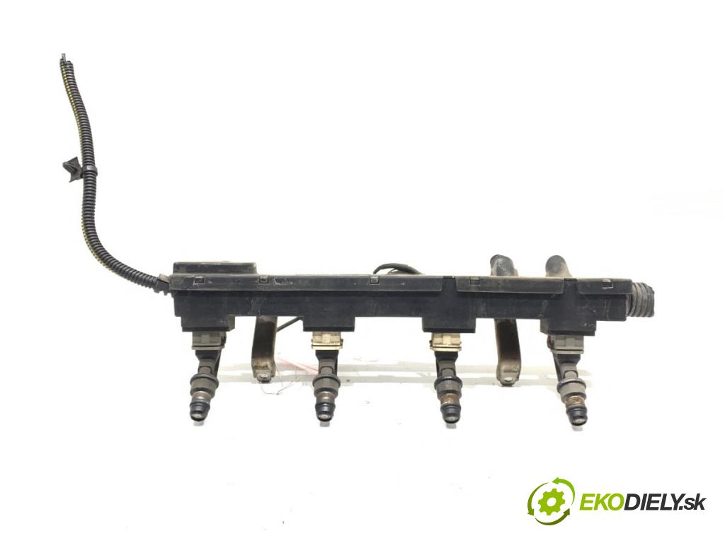 OPEL ZAFIRA A nadwozie wielkoprzestrzenne (MPV) 2004 74 kW 1.6 16V (F75) 1598 Lišta vstrekovacia  (Vstrekovacia lišta)