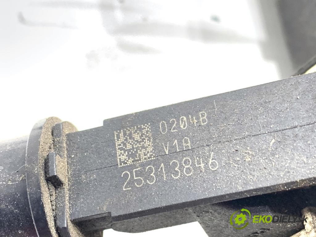 OPEL ZAFIRA A nadwozie wielkoprzestrzenne (MPV) 2004 74 kW 1.6 16V (F75) 1598 Lišta vstrekovacia  (Vstrekovacia lišta)