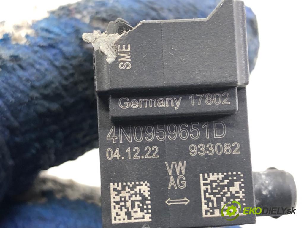 AUDI A7 C8 liftback 2023 195 kW 45 TFSI Mild Hybrid quattro 1984 Snímač nárazu 4N0959651D (Snímač nárazu)