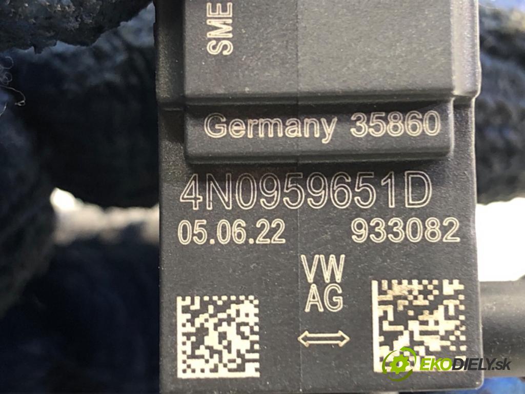 AUDI A7 C8 liftback 2023 195 kW 45 TFSI Mild Hybrid quattro 1984 Snímač nárazu 4N0959651D (Snímač nárazu)