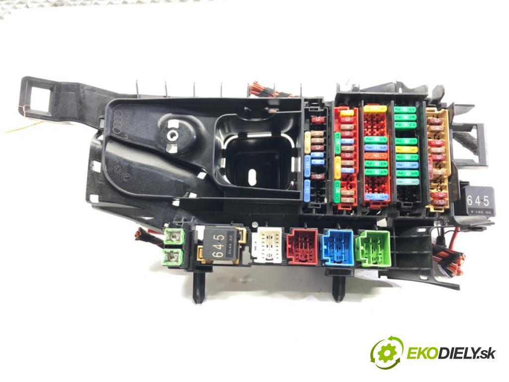 AUDI A7 C8 liftback 2023 195 kW 45 TFSI Mild Hybrid quattro 1984 skříňka poistková  (Pojistková skříňka)