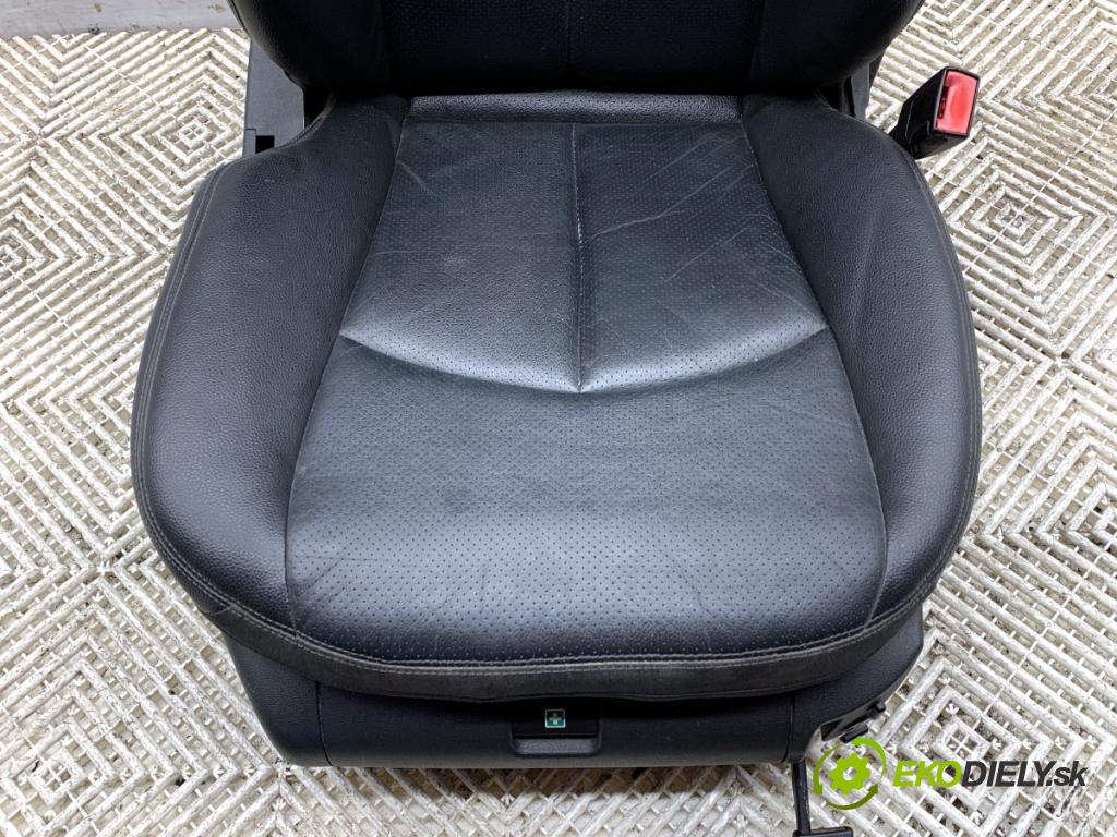 MERCEDES-BENZ S211 Kombi 2004 150 kW E 320 T CDI (211.226) 3222 sedadlo pravý přední část
