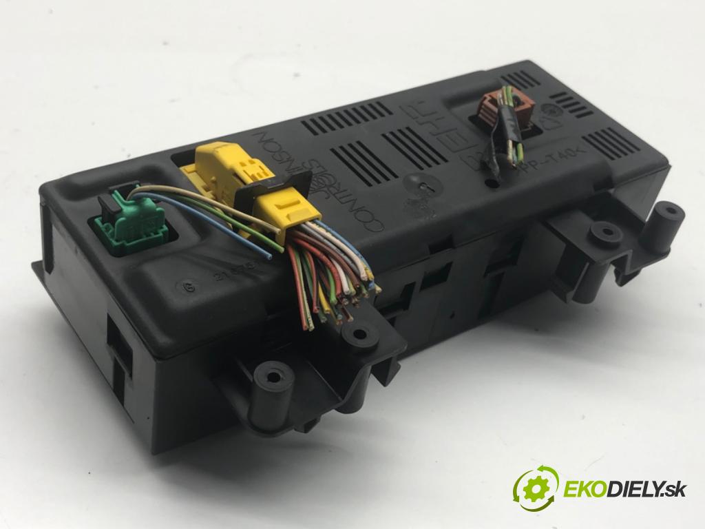 CITROEN C4 I liftback 2008 80 kW 1.6 16V 1587 Panel ovládania kúrenia 9658084577 (Prepínacie páčky pod volantom)