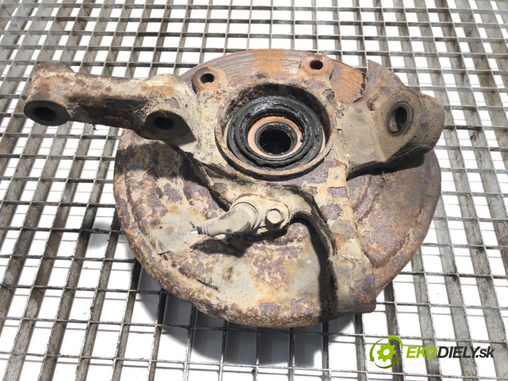 NISSAN PATHFINDER R50 samochód terenowy zamknięty 1997 125 kW 3.3 V6 4WD 3275 náboj pravý přední část