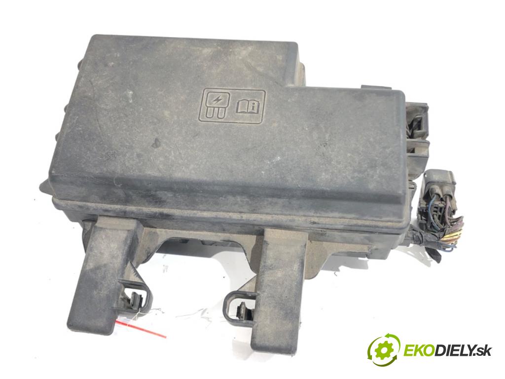 FORD USA MUSTANG VI coupe 2016 224 kW 3.7 V6 3726 skříňka poistková  (Pojistková skříňka)