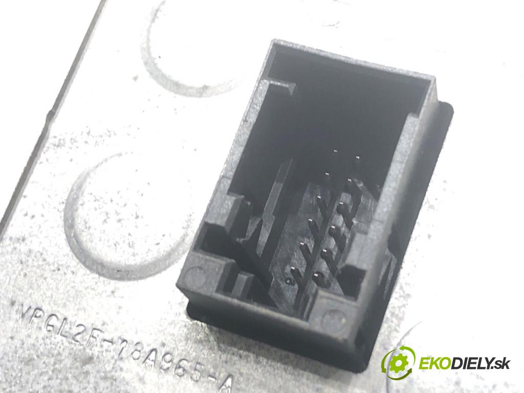 FORD USA MUSTANG VI coupe 2016 224 kW 3.7 V6 3726 Dislpej GR3T-18B955-CE (Prístrojová doska)