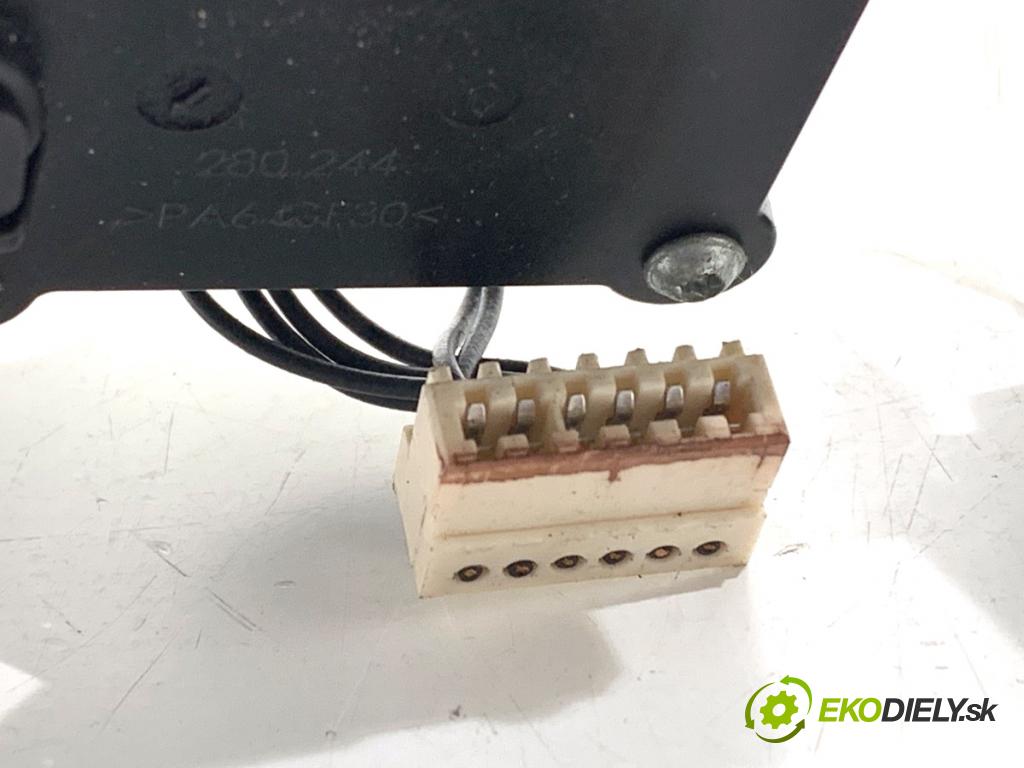 SEAT ALHAMBRA II nadwozie wielkoprzestrzenne (MPV) 2011 103 kW 2.0 TDI 1968 Prepínač kombinovaný 5K0953502R (Prepínacie páčky pod volantom)