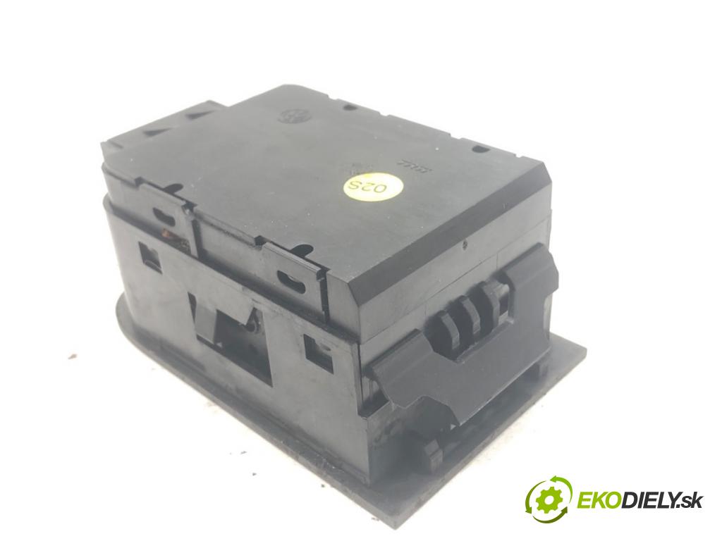 SEAT ALHAMBRA II nadwozie wielkoprzestrzenne (MPV) 2011 103 kW 2.0 TDI 1968 Spínač brzdy ručnej brzdy 7N0927225 (Prepínacie páčky pod volantom)