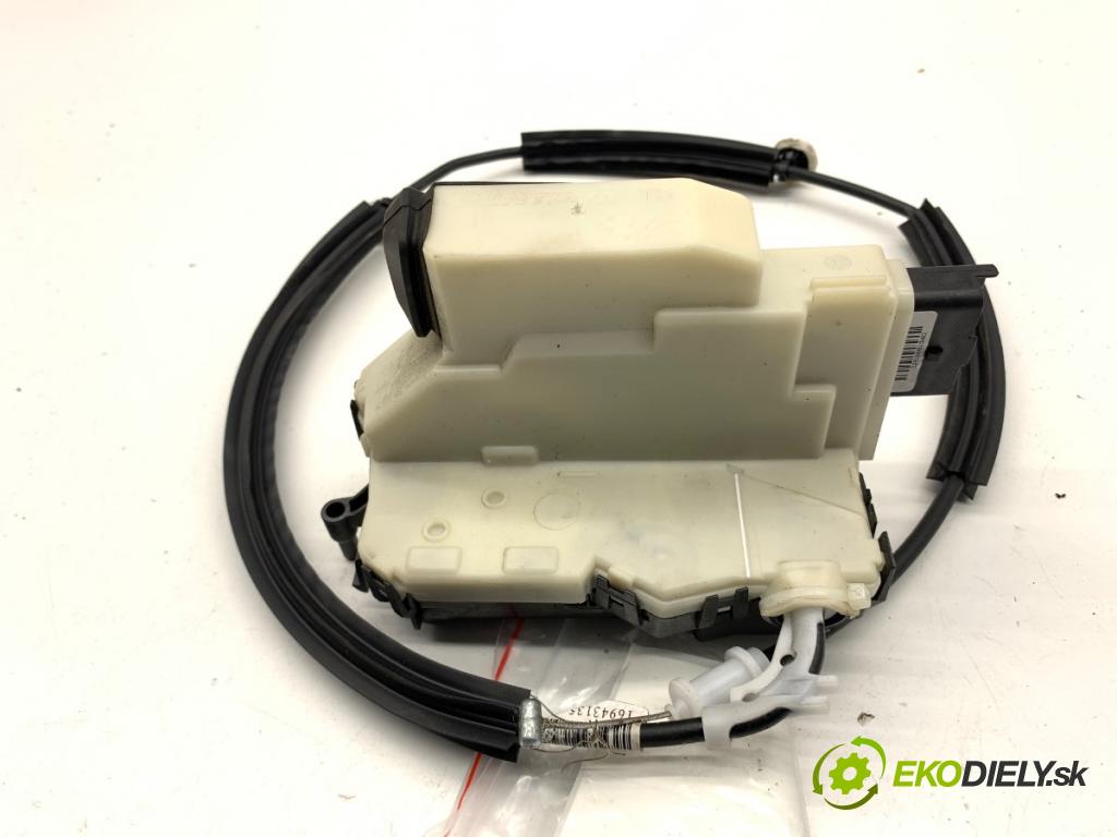 OPEL COMBO D Nadwozie pełne/minivan 2024 81 kW 1.2 1199 zámok Dvere pravy zad 221720