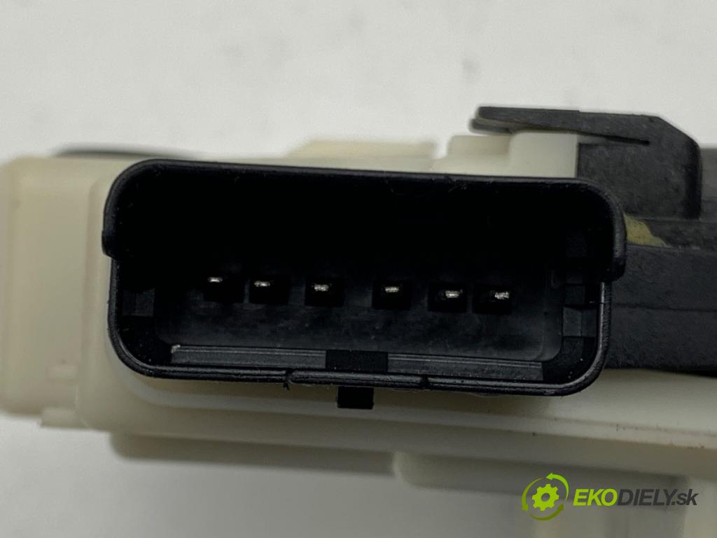 OPEL COMBO D Nadwozie pełne/minivan 2024 81 kW 1.2 1199 zámok Dvere pravy zad 221720