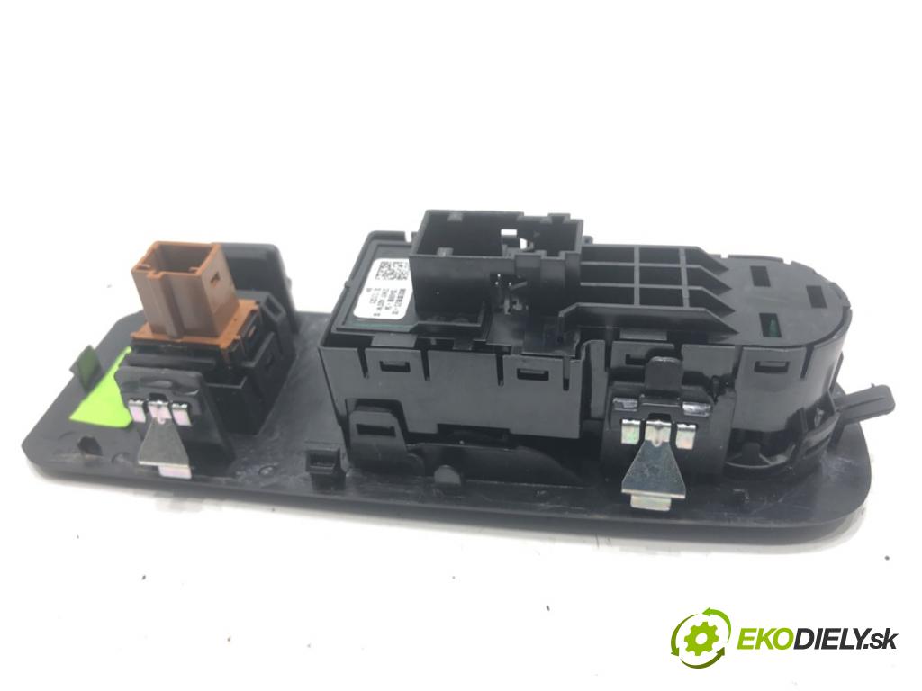 OPEL COMBO D Nadwozie pełne/minivan 2024 81 kW 1.2 1199 Prepínač okien 98329388ZD (Prepínacie páčky pod volantom)