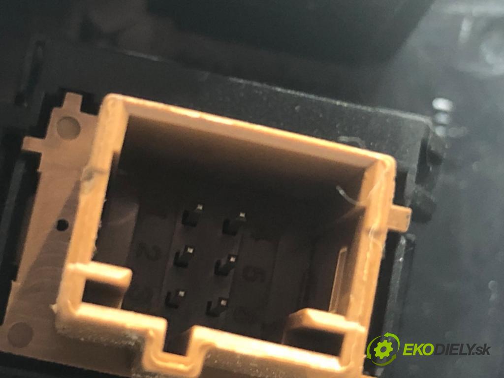 OPEL COMBO D Nadwozie pełne/minivan 2024 81 kW 1.2 1199 Prepínač okien 98329388ZD (Prepínacie páčky pod volantom)