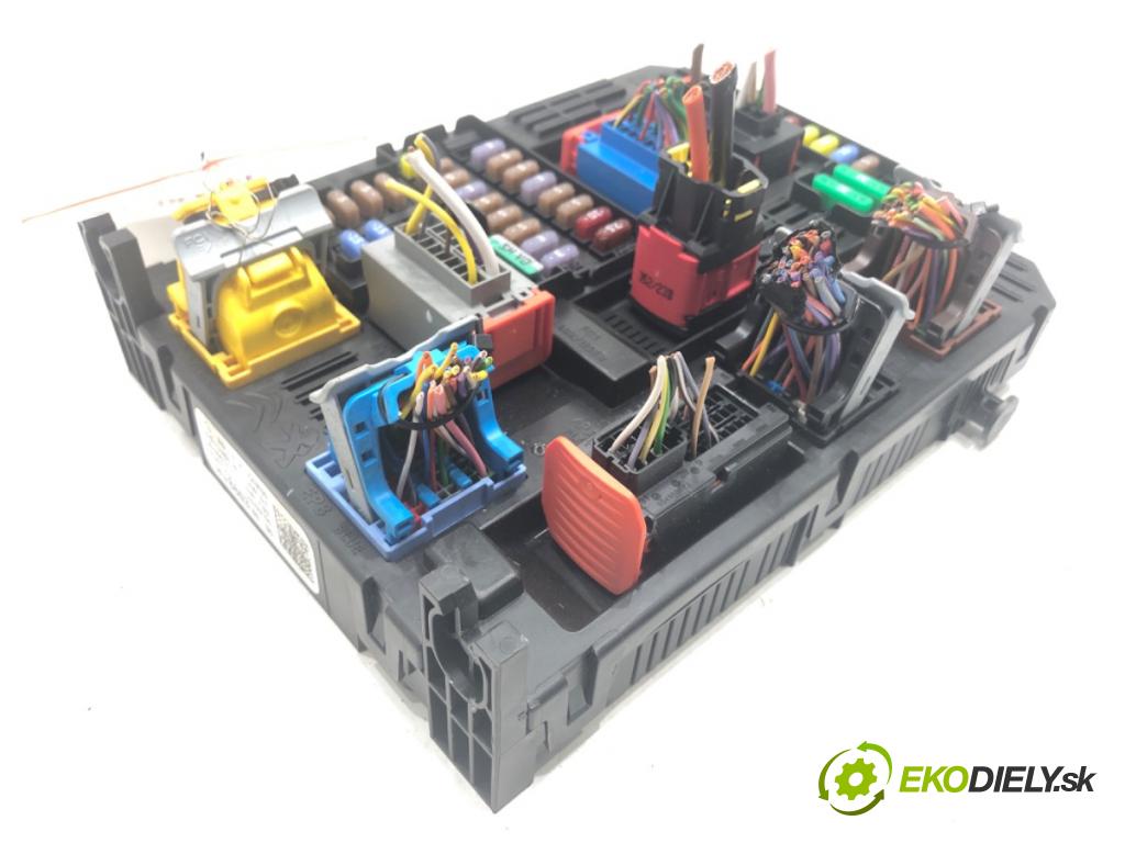 OPEL COMBO D Nadwozie pełne/minivan 2024 81 kW 1.2 1199 modul BSI 9832880380 (Pojistková skříňka)