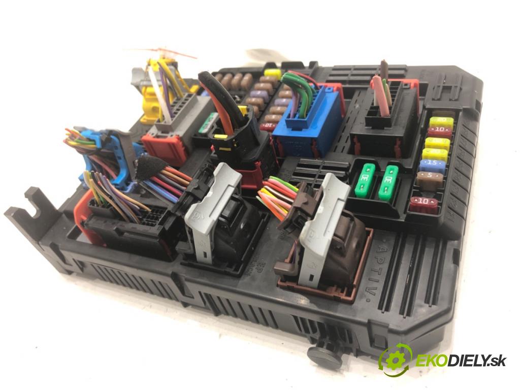 OPEL COMBO D Nadwozie pełne/minivan 2024 81 kW 1.2 1199 modul BSI 9832880380 (Pojistková skříňka)