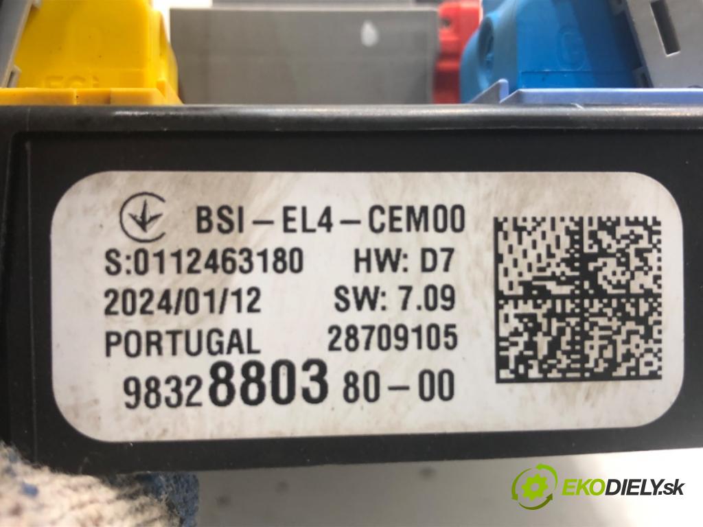 OPEL COMBO D Nadwozie pełne/minivan 2024 81 kW 1.2 1199 modul BSI 9832880380 (Pojistková skříňka)
