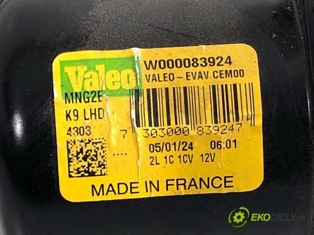 OPEL COMBO D Nadwozie pełne/minivan 2024 81 kW 1.2 1199 Mechanizmus stieračov predný 9816558880 (Motorček stieračov predný)