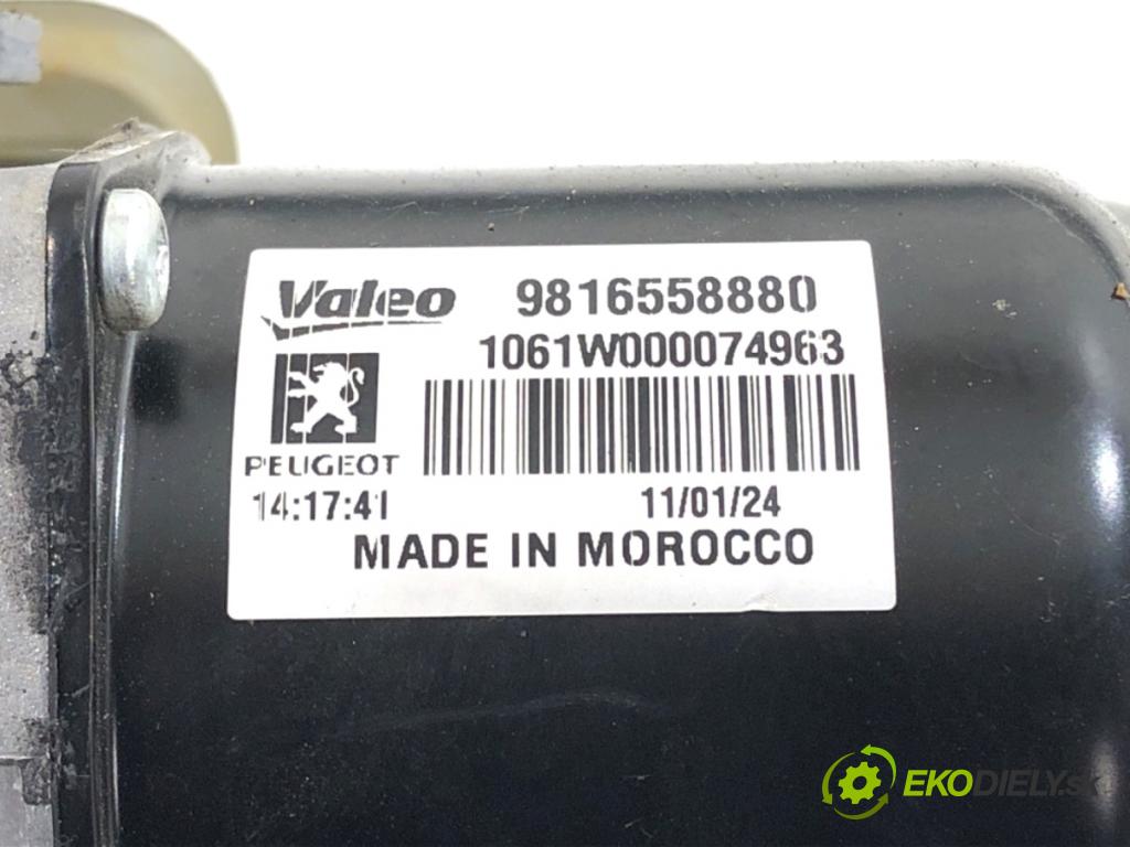 OPEL COMBO D Nadwozie pełne/minivan 2024 81 kW 1.2 1199 Mechanizmus stieračov predný 9816558880 (Motorček stieračov predný)