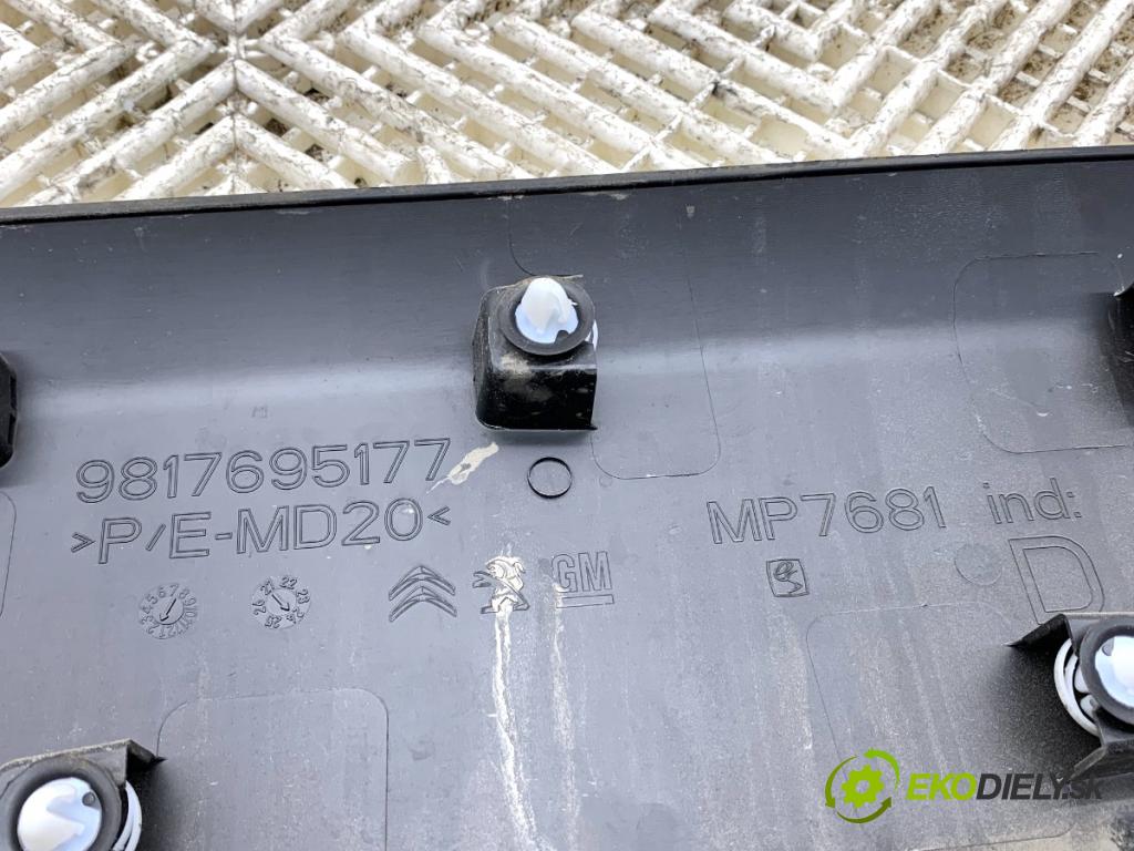 OPEL COMBO D Nadwozie pełne/minivan 2024 81 kW 1.2 1199 lišta dveře pravý zadní část 9817695177