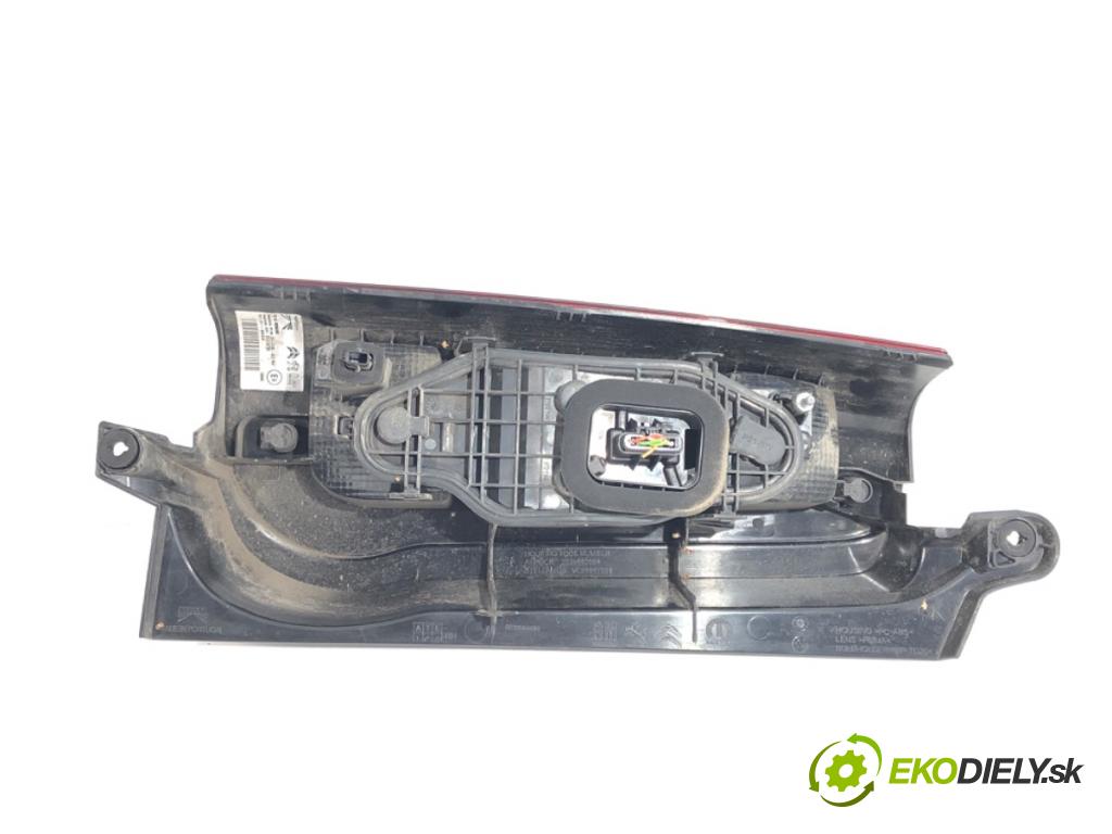 OPEL COMBO D Nadwozie pełne/minivan 2024 81 kW 1.2 1199 světlo pravý zadní část 9820554880
