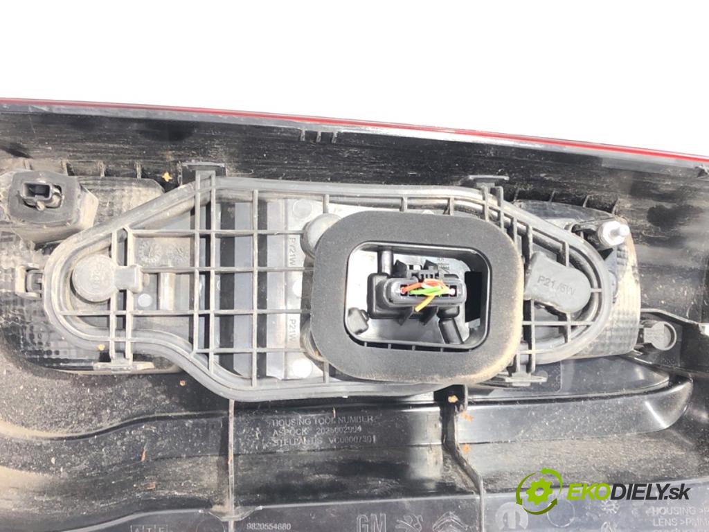OPEL COMBO D Nadwozie pełne/minivan 2024 81 kW 1.2 1199 světlo pravý zadní část 9820554880