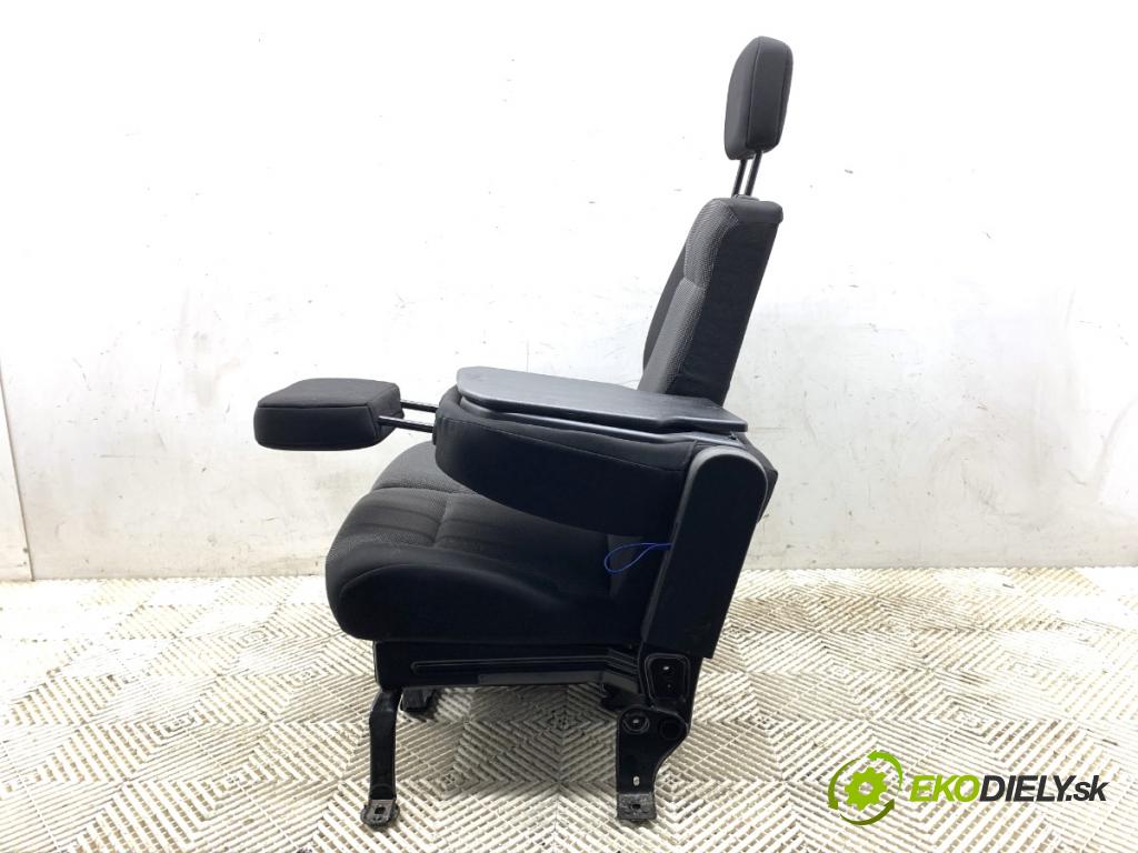 OPEL COMBO D Nadwozie pełne/minivan 2024 81 kW 1.2 1199 Sedadlo pravy predný