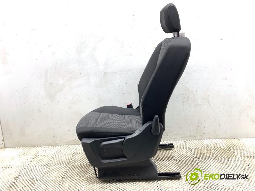 OPEL COMBO D Nadwozie pełne/minivan 2024 81 kW 1.2 1199 sedadlo levý přední část