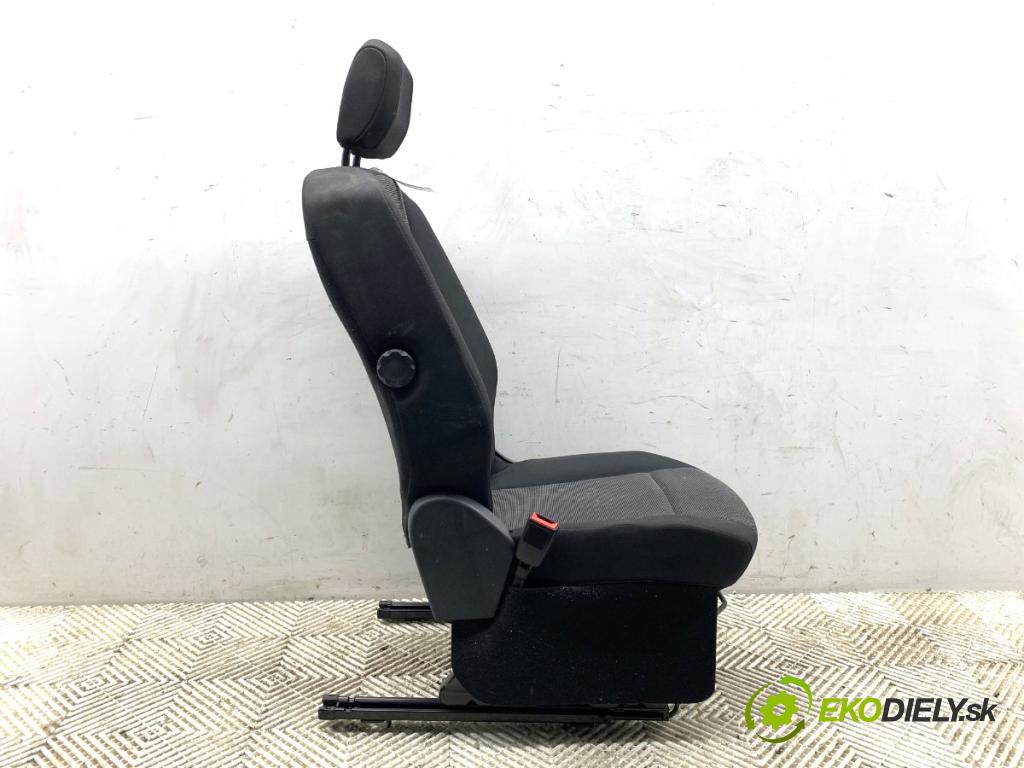 OPEL COMBO D Nadwozie pełne/minivan 2024 81 kW 1.2 1199 sedadlo levý přední část