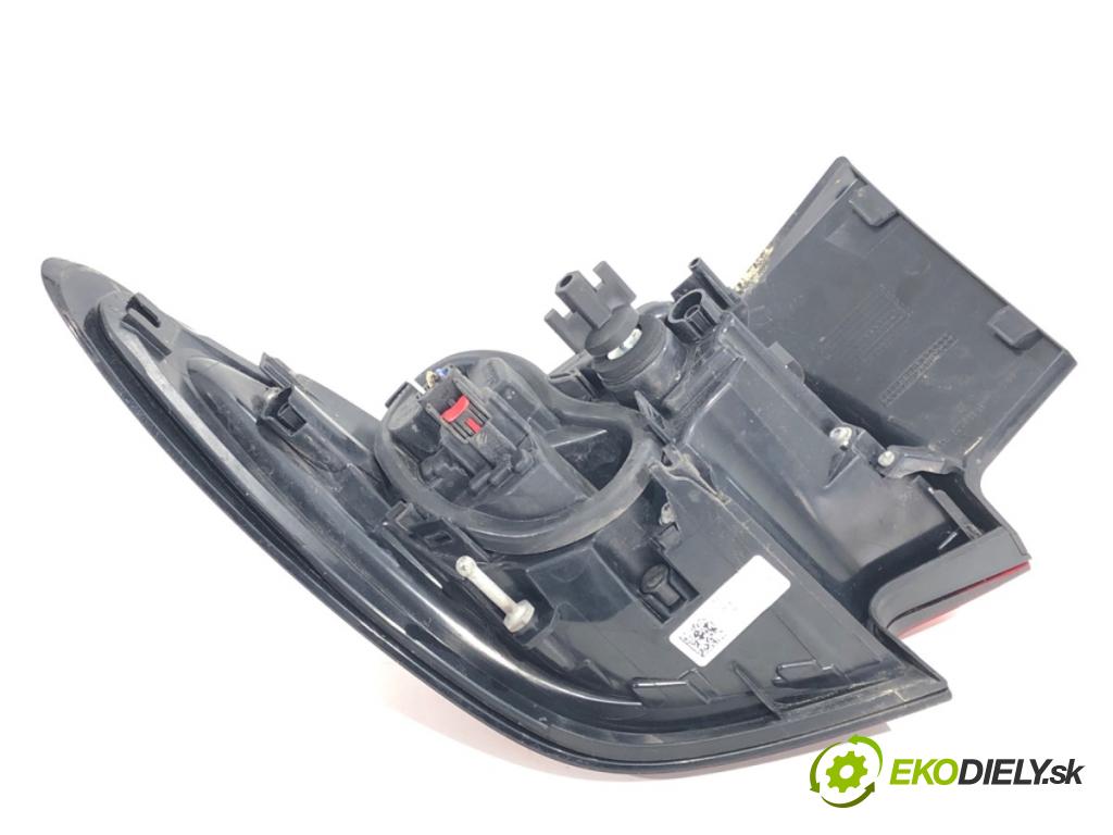 OPEL ASTRA K liftback 2016 92 kW 1.4 Turbo (68) 1399 světlo pravý zadní část