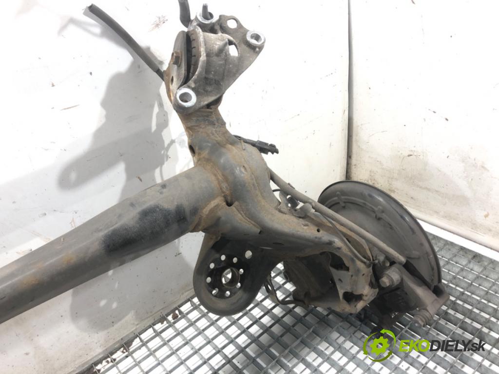 OPEL ASTRA K liftback 2016 92 kW 1.4 Turbo (68) 1399 výztuha zadní část