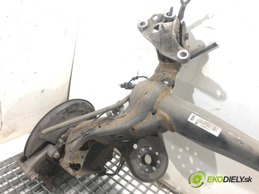 OPEL ASTRA K liftback 2016 92 kW 1.4 Turbo (68) 1399 výztuha zadní část