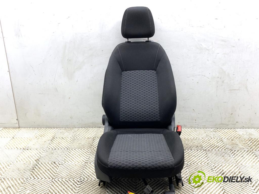 OPEL ASTRA K liftback 2016 92 kW 1.4 Turbo (68) 1399 sedadlo pravý přední část 