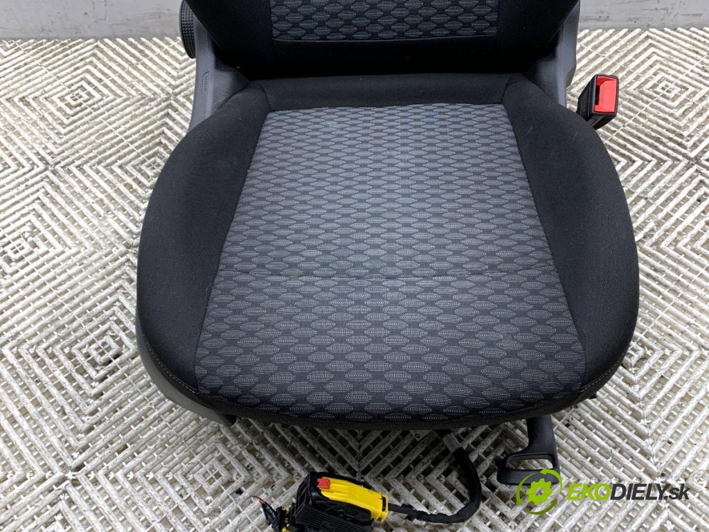 OPEL ASTRA K liftback 2016 92 kW 1.4 Turbo (68) 1399 sedadlo pravý přední část