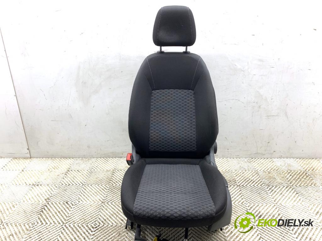 OPEL ASTRA K liftback 2016 92 kW 1.4 Turbo (68) 1399 sedadlo levý přední část 