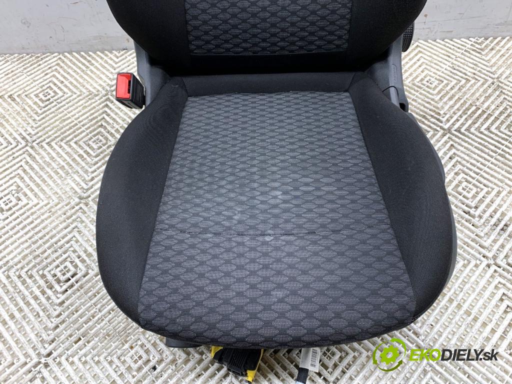 OPEL ASTRA K liftback 2016 92 kW 1.4 Turbo (68) 1399 sedadlo levý přední část