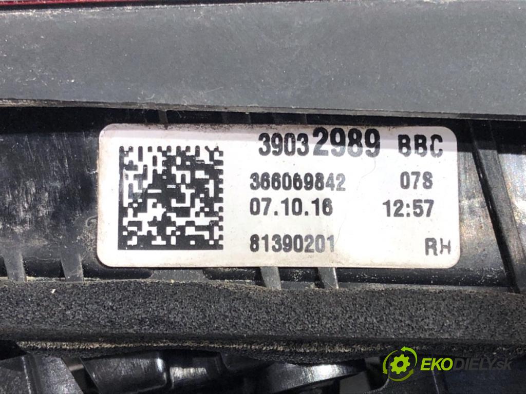 OPEL ASTRA K liftback 2016 92 kW 1.4 Turbo (68) 1399 světlo pravý zadní část vnitřní 39032989