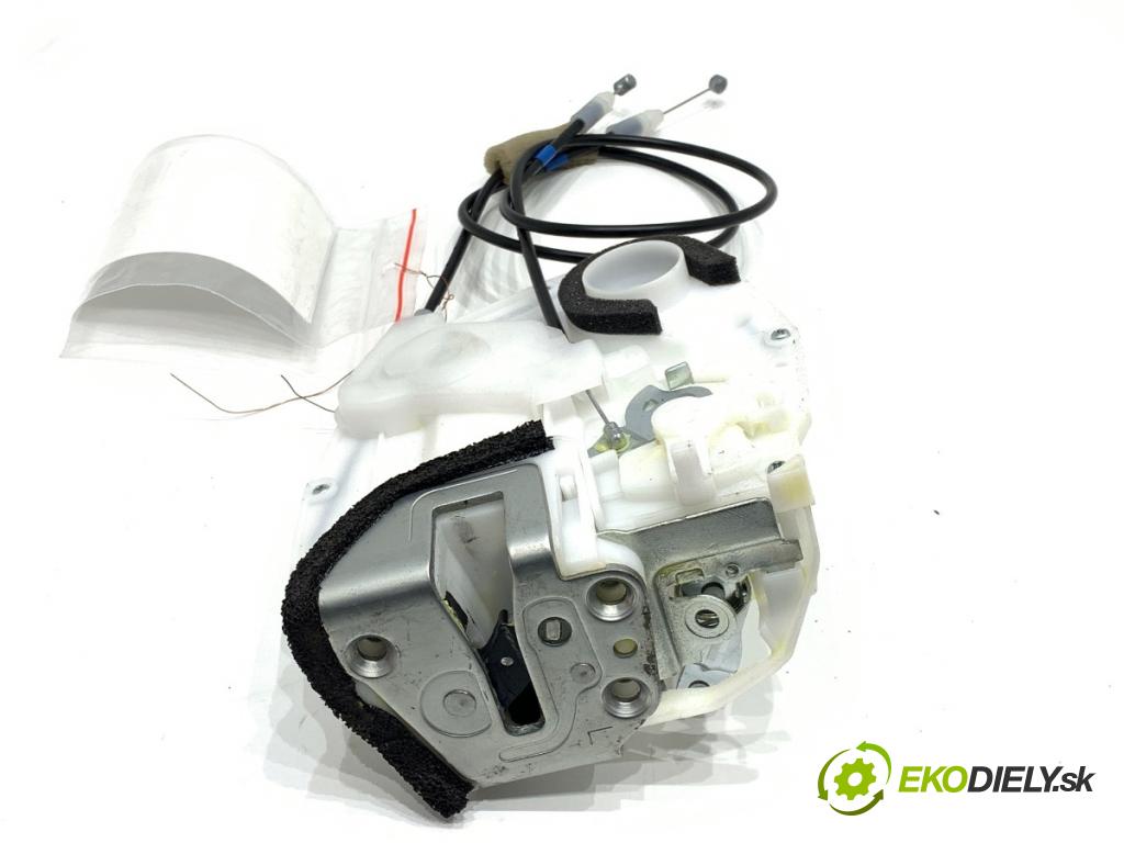 SUZUKI SX4 liftback 2021 95 kW 1.4 Hybrid (Mild Hybrid) (AKK 414) 1373 zámok dveře levý zadní část 82302-61MA2