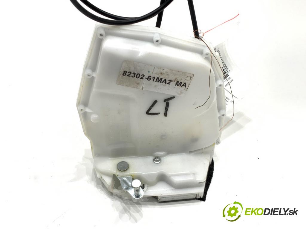 SUZUKI SX4 liftback 2021 95 kW 1.4 Hybrid (Mild Hybrid) (AKK 414) 1373 zámok dveře levý zadní část 82302-61MA2