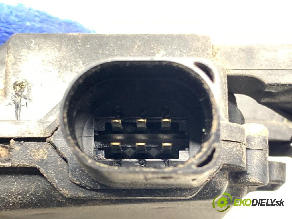 VW PASSAT B5 sedan 1997 74 kW 1.6 1595 zámok dveře levý zadní část 3B4839015A