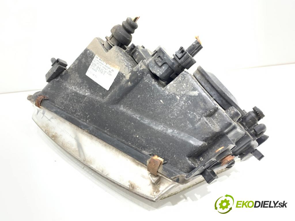 VW PASSAT B5 sedan 1997 74 kW 1.6 1595 světlomet pravý přední část