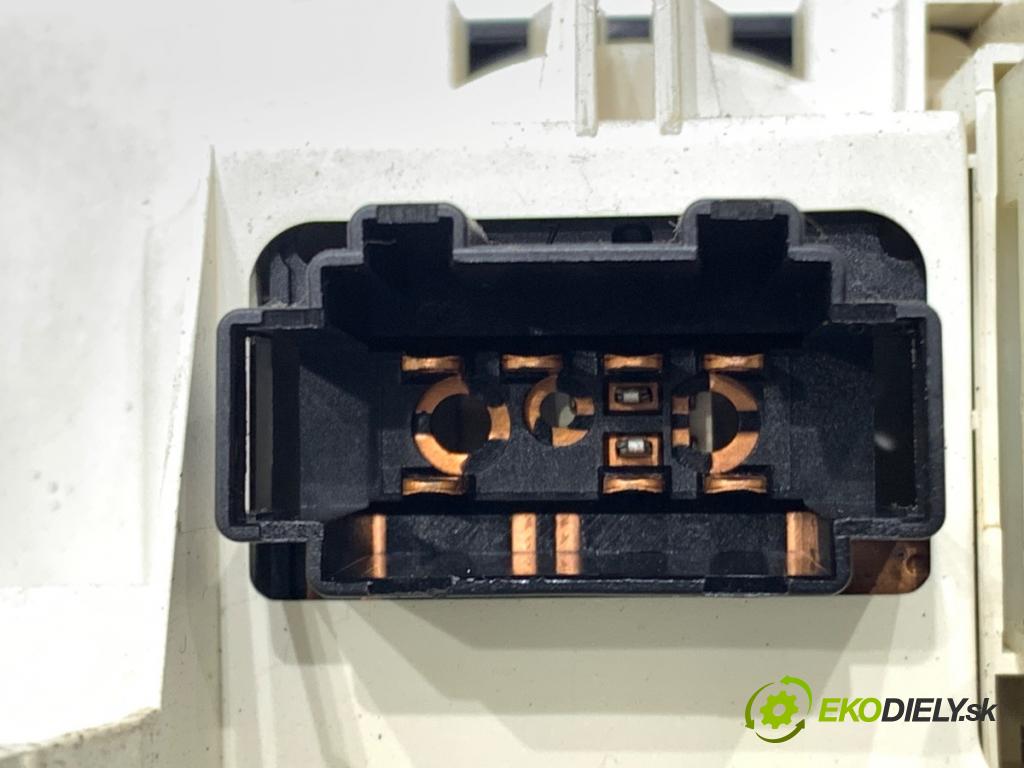 VW PASSAT B5 sedan 1997 74 kW 1.6 1595 Panel ovládania kúrenia 1J0820045E (Prepínacie páčky pod volantom)