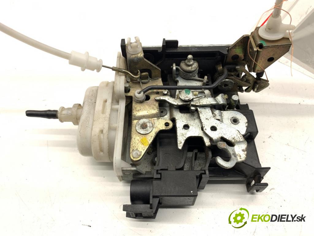 AUDI A3 8L liftback 1999 92 kW 1.8 1781 zámok dveře pravý přední část 8L1837016C